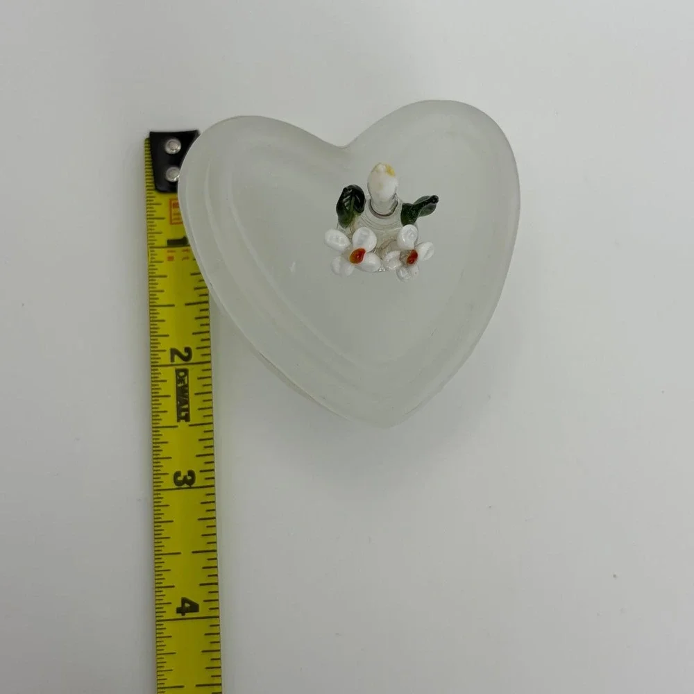 Vintage Frosted Glass Heart Trinket‎ Box Hand Blown Lampwork Floral Lid White